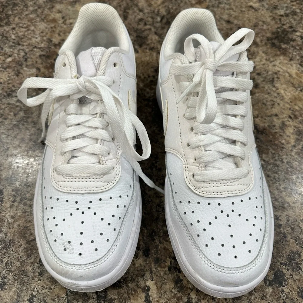 Nike Sneakers - Picture 1 of 3
